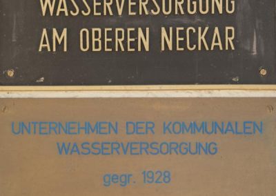Zweckverband Wasserversorgung oberer Neckar - Türschild am Wasserwerk